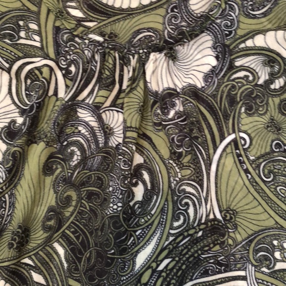 Sweet Pea green/black print 3/4 sleeve mesh top - Picture 3 of 8